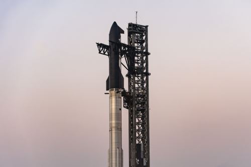 Con una altura de 123 metros, unos 30 metros más que la Estatua de la Libertad, el Starship está diseñado para volver a aterrizar. Foto: SpaceX