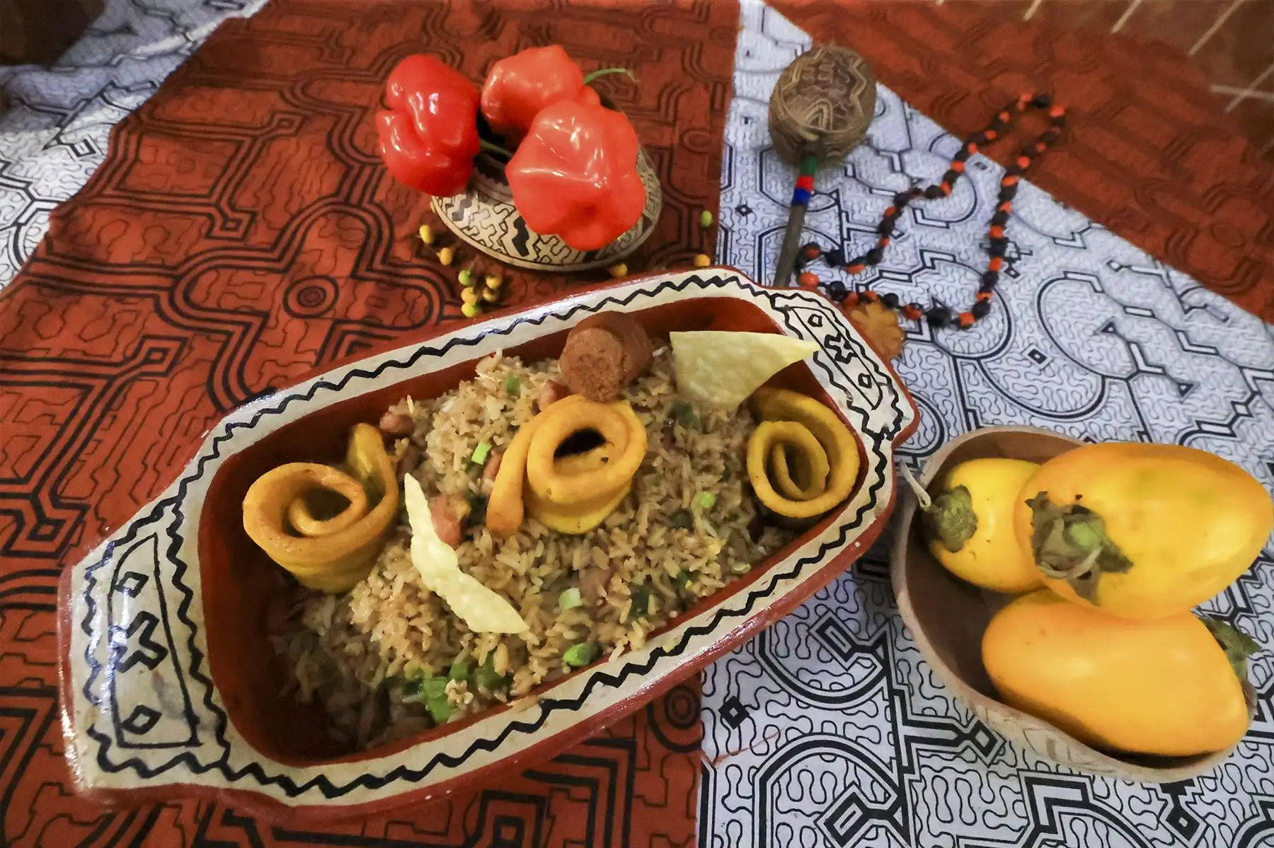 El resultado de este prodigioso encuentro de la tradición, la identidad y la vanguardia gastronómica son platos supremamente deliciosos que también deslumbran por su original presentación y aroma que cautivan todos los sentidos. Foto: ANDINA/Braian Reyna