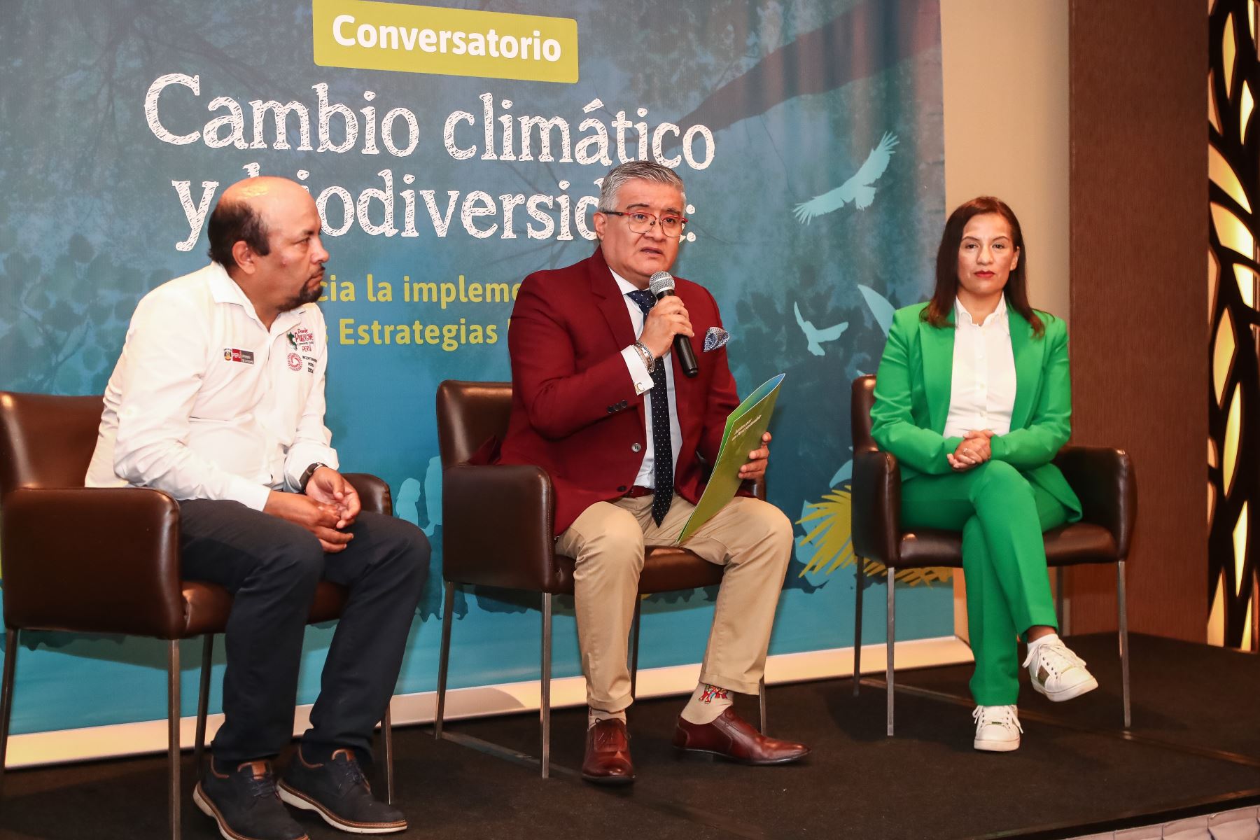 El ministro Juan Carlos Castro participó en el conversatorio ‘Cambio climático y biodiversidad, hacia la implementación de las estrategias nacionales’. Foto: MINAM/Difusión.