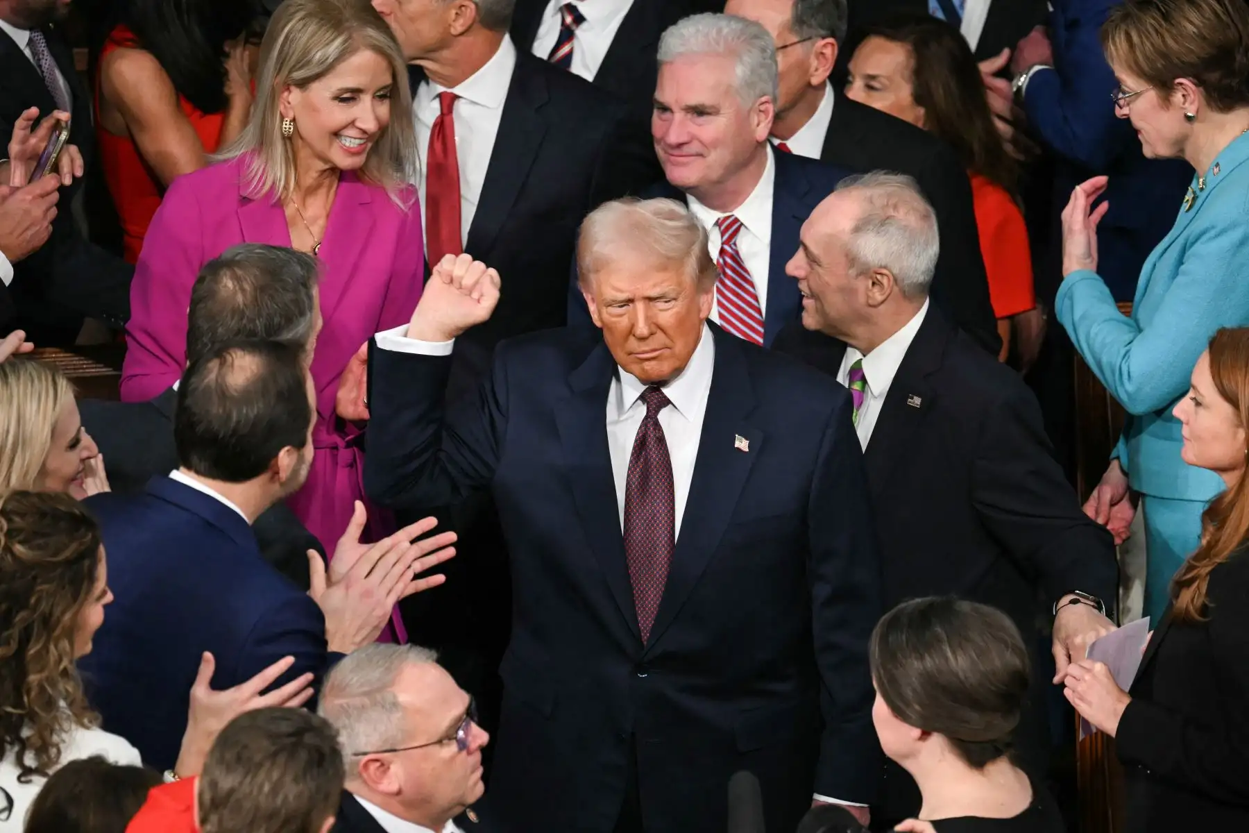 El presidente de Estados Unidos, Donald Trump, llega para su discurso ante una sesión conjunta del Congreso en la Cámara de Representantes del Capitolio de Estados Unidos en Washington. Foto: ANDINA/AFP