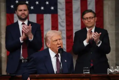 El presidente Donald Trump se dirige a una sesión conjunta del Congreso en el Capitolio. Foto: AFP.