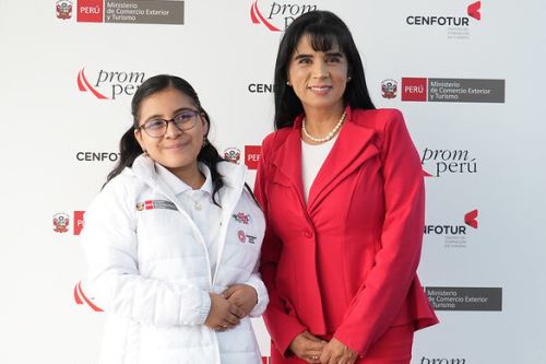 Rafaella Ana Carolina Ruíz Barreto, una adolescente de 12 años, del distrito de Ventanilla, fue designada simbólicamente como ministra de Comercio Exterior y Turismo. ANDINA/Difusión