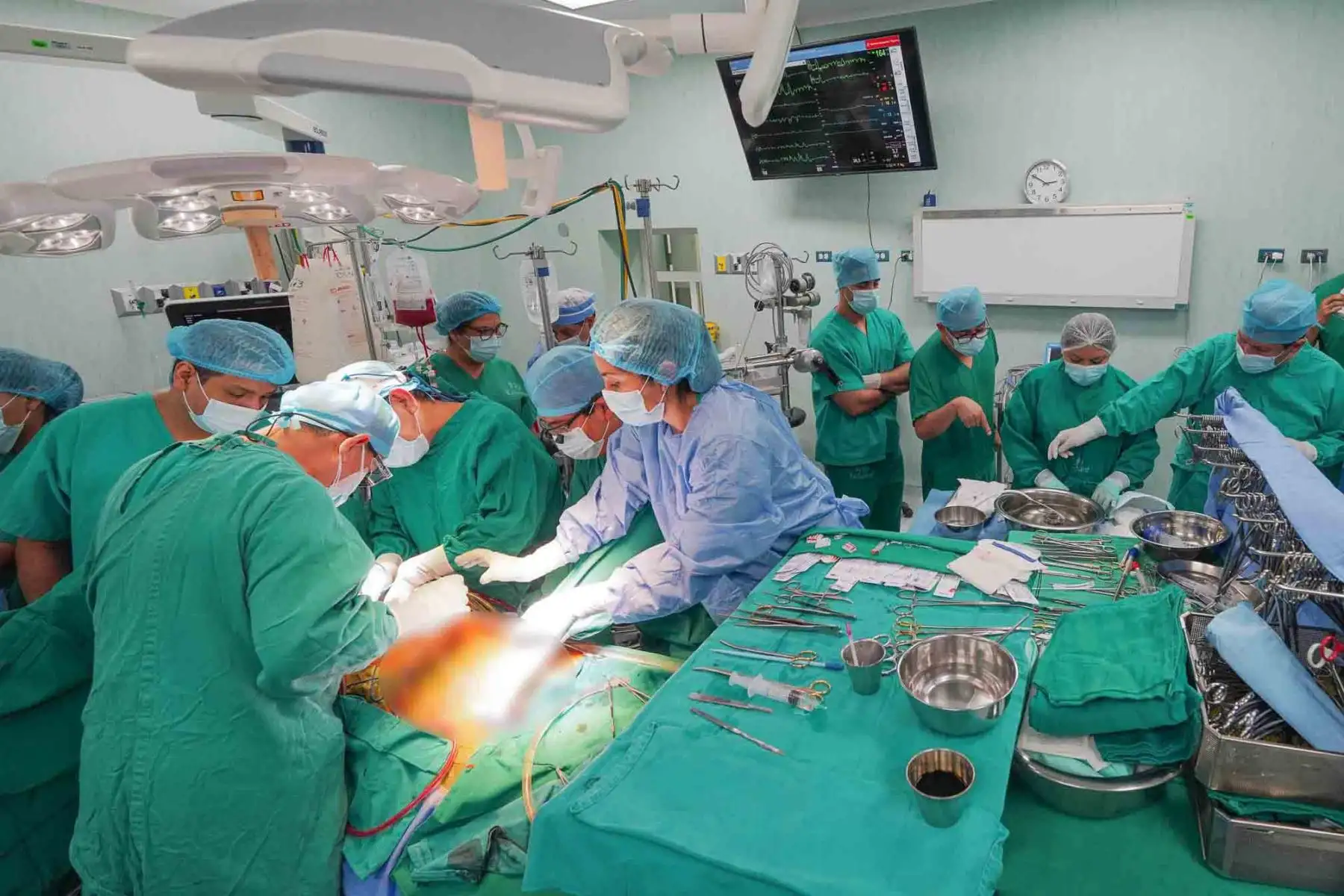 La cirugía de 10 horas fue realizada por un equipo multidisciplinario altamente calificado.
