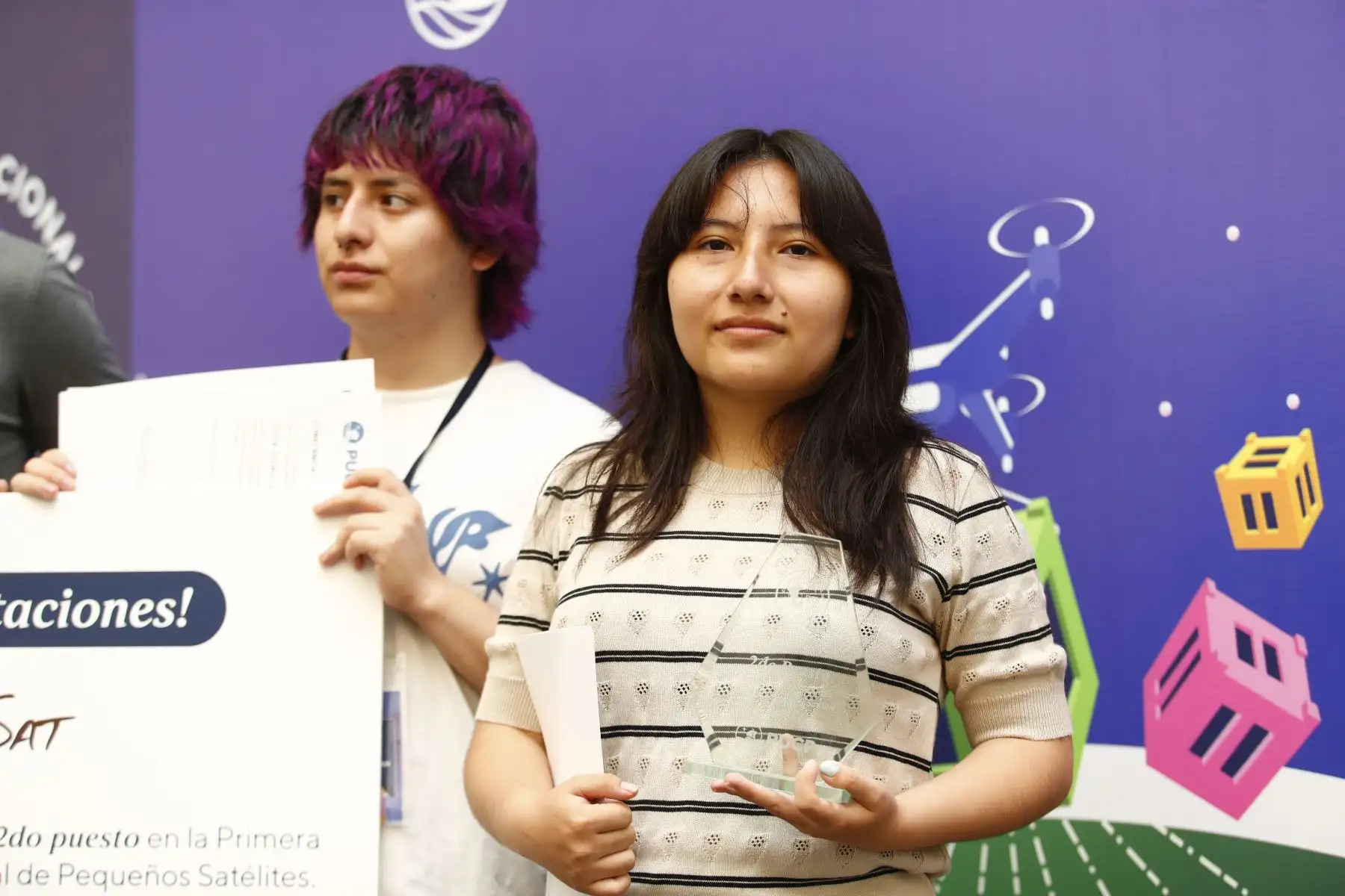Ellos son los jóvenes estudiantes de la Pontificia Universidad Católica del Perú que, a través de la conformación del equipo MiSat, obtuvieron el segundo puesto en la Competencia Nacional de Pequeños Satélites, organizada por la PUCP y la Agencia Espacial del Perú CONIDA. Foto: ANDINA/Daniel Bracamonte