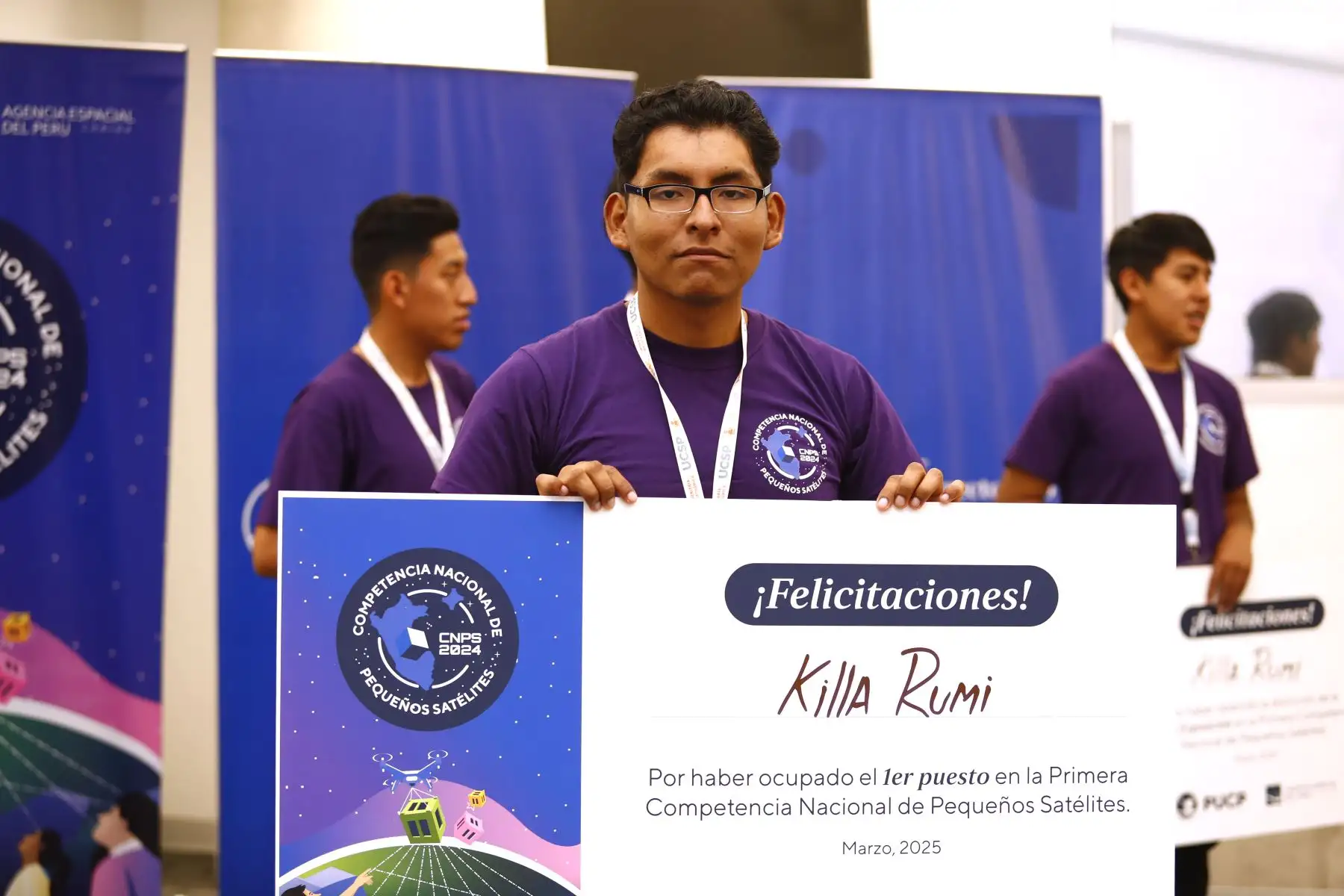 Él es Carlos Sahuanay Taipe, estudiante de la Universidad Católica San Pablo de Arequipa, que junto a sus compañeros del equipo Killa Rumi obtuvo el primer puesto en la Competencia Nacional de Pequeños Satélites, organizada por la Pontificia Universidad Católica del Perú PUCP y la Agencia Espacial del Perú CONIDA. Foto: ANDINA/Daniel Bracamonte