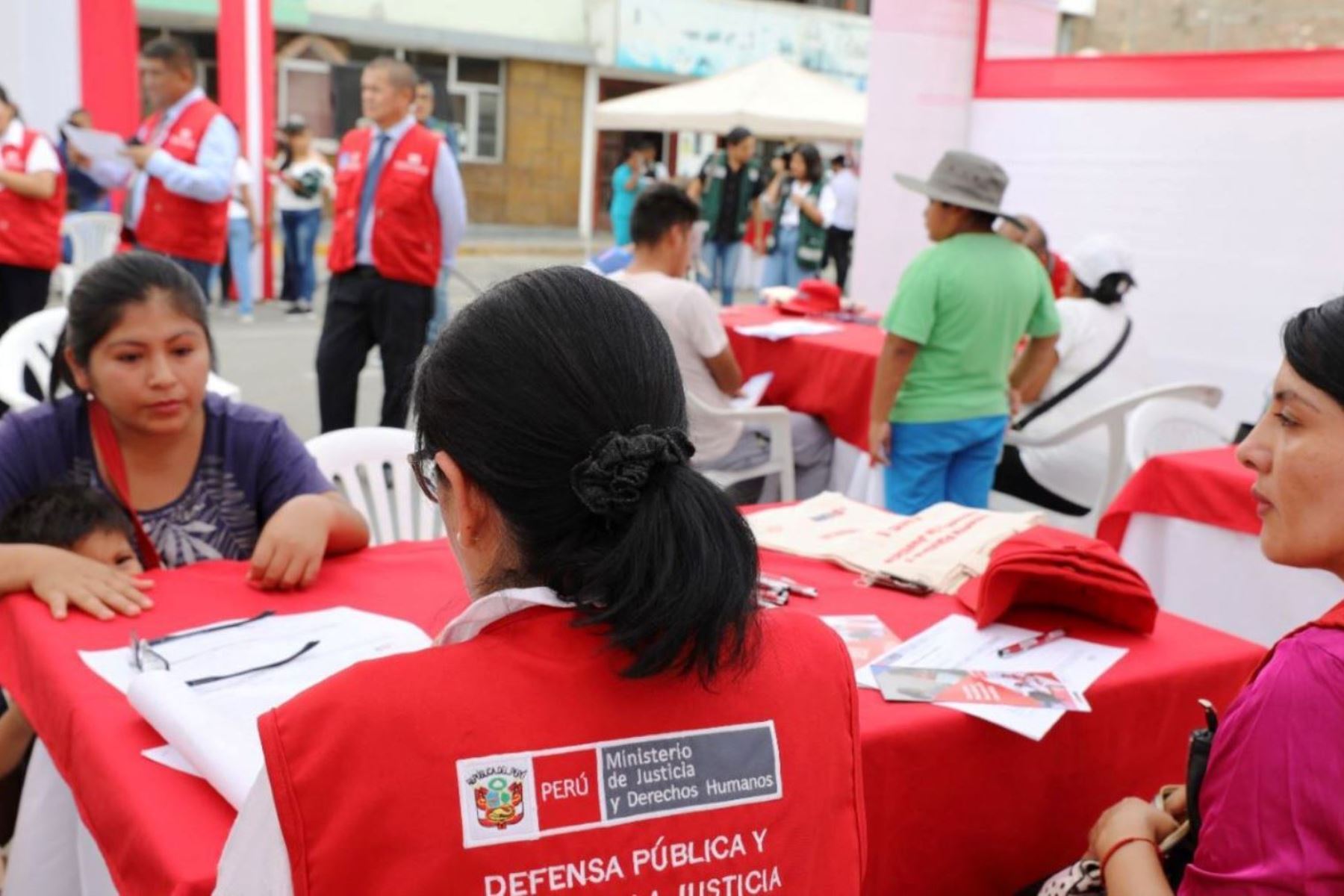 Orientación legal busca ayudar a las personas que se encuentran sin apoyo o conocimiento del tema. ANDINA/MINJUSDH. Foto: ANDINA/Difusión.