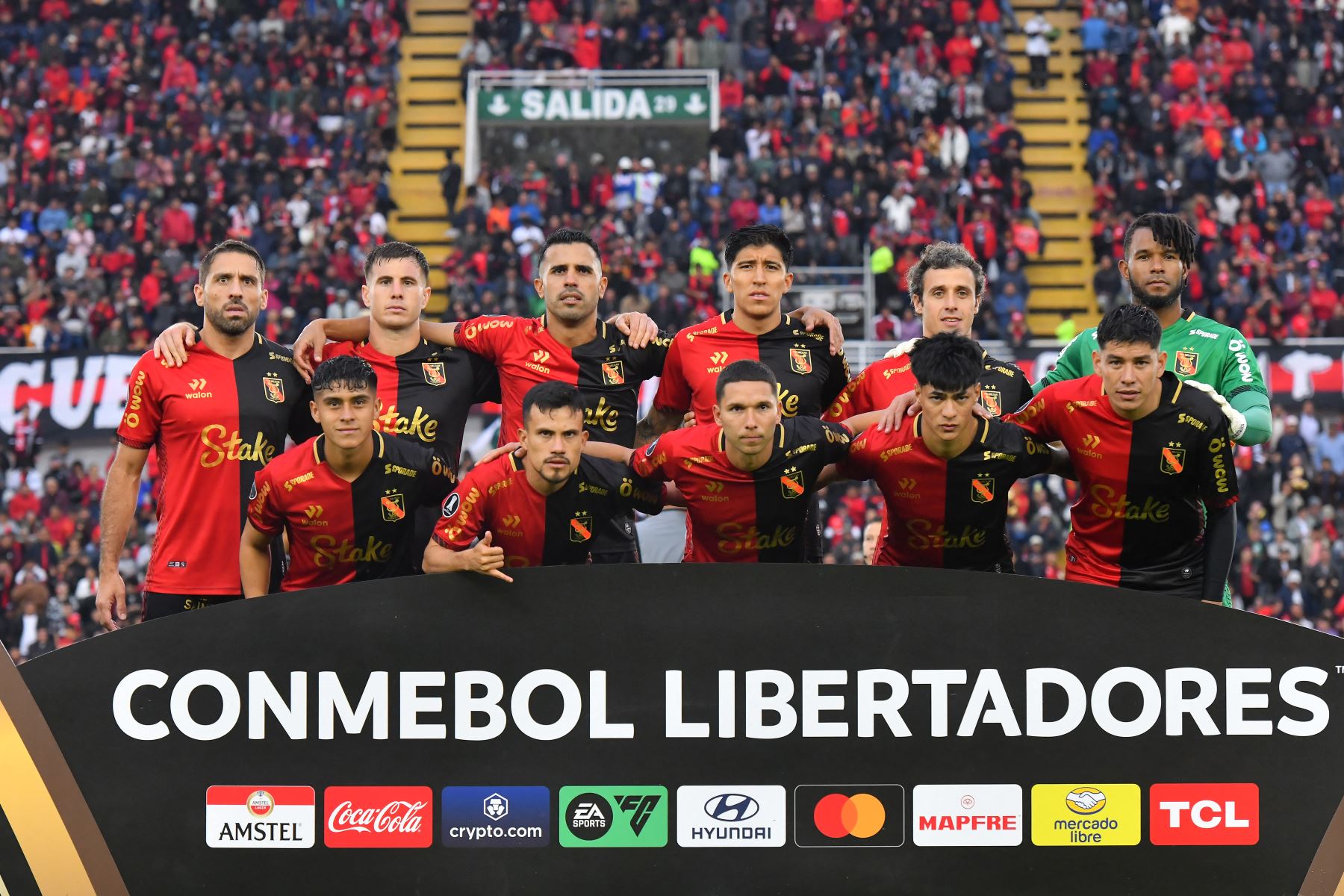 Los jugadores de Melgar posan para una fotografía antes del partido de ida de la tercera ronda de clasificación para la Copa Libertadores entre Melgar de Perú y Cerro Porteño de Paraguay en el Estadio Monumental de la UNSA en Arequipa, Perú.
Foto: AFP