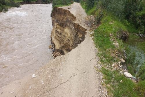 Las lluvias continúan y también han provocado el deslizamiento de masa de tierra y piedras en la localidad de Huancapi.