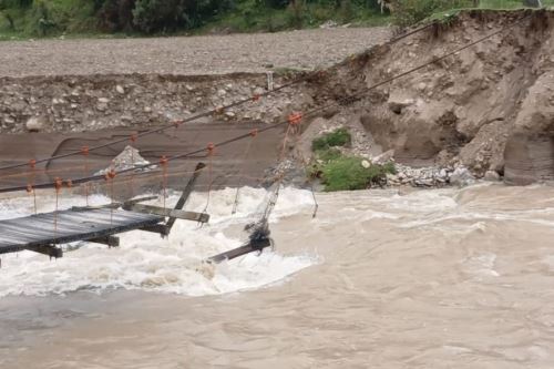 El puente colgante del sector Perla Alta, en la provincia de Chupaca, servía para cruzar al distrito huancaíno de Pilcomayo. Foto: Cortesía Pedro Tinoco