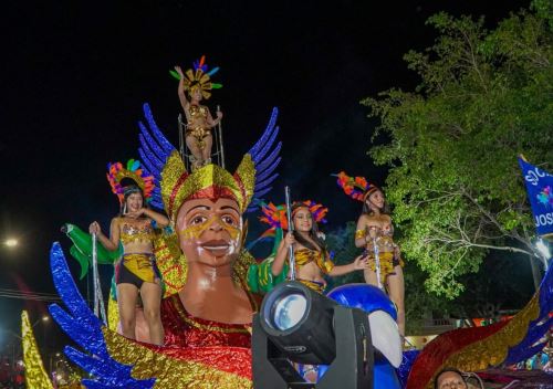 Con un colorido y multitudinario corso culminaron las  celebraciones del carnaval en el tradicional distrito de Catacaos, en Piura. ANDINA/Difusión