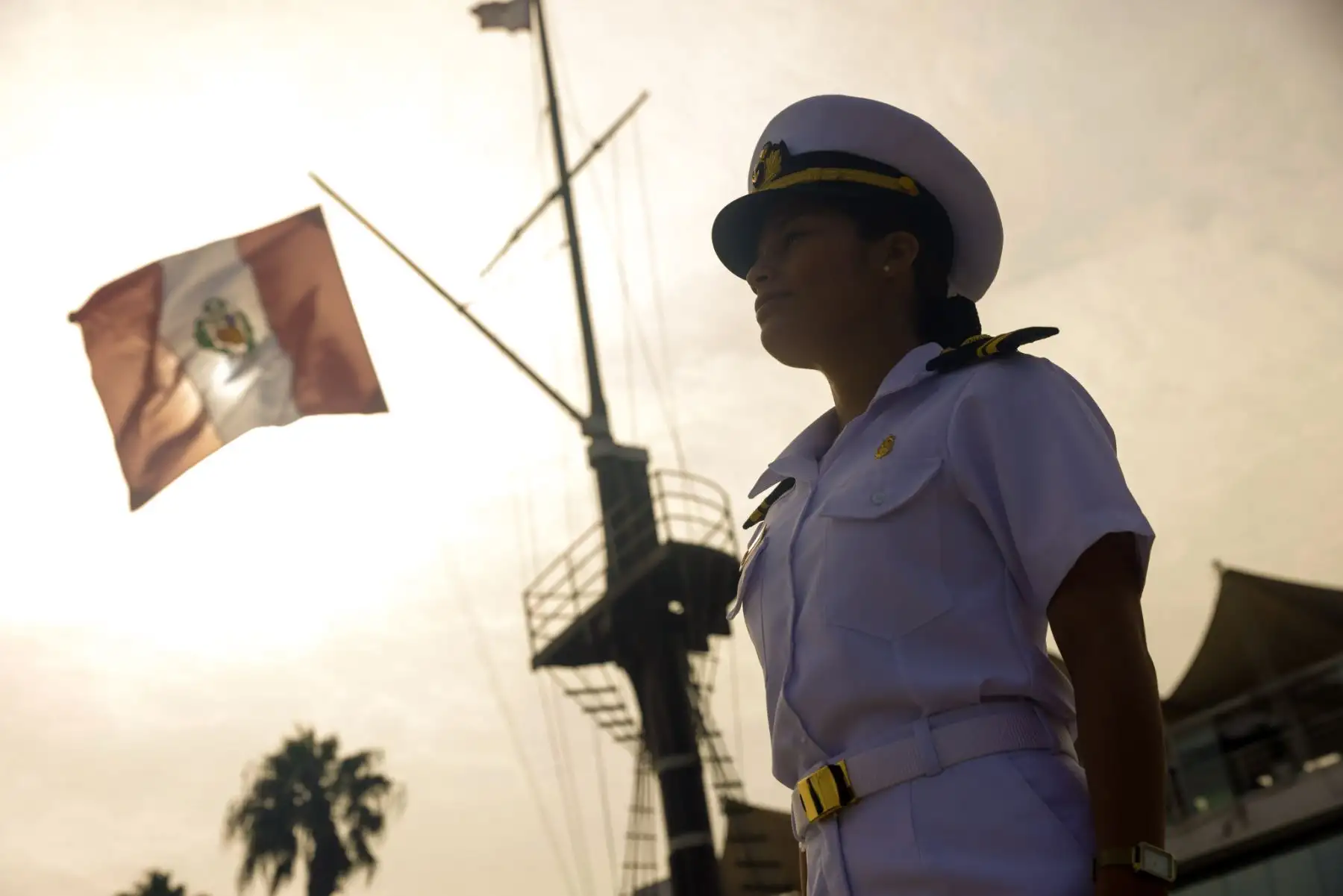 Por el Día de la Mujer Militar, la teniente segundo de Aviación Naval Brenda Cantoral Mathews y la teniente segundo submarinista Flor Rojas Padilla, de la Fuerza de Submarinos, comparten sus experiencias y el desafío de abrirse camino en especialidades históricamente masculinas. Su trayectoria demuestra que la vida militar ofrece múltiples oportunidades de desarrollo profesional para las mujeres, permitiéndoles alcanzar logros sobresalientes en diversas áreas. Foto: ANDINA/Luis Iparraguirre
