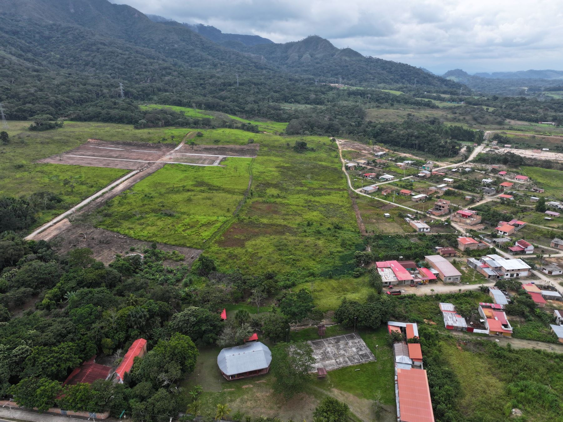 El Gobierno Regional de San Martín formalizó la entrega del terreno para la ejecución del proyecto de colegio de alto rendimiento (COAR) en la provincia de Moyobamba. ANDINA/Difusión