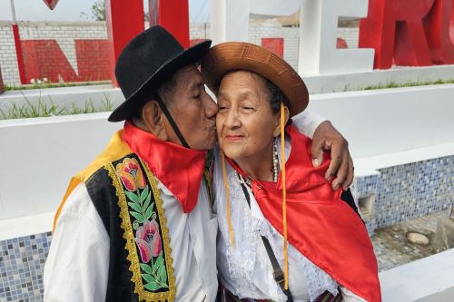 Pensión 65: usuarios que se conocieron en el colegio llevan más de 60 años transmitiendo su amor por el Huaylas