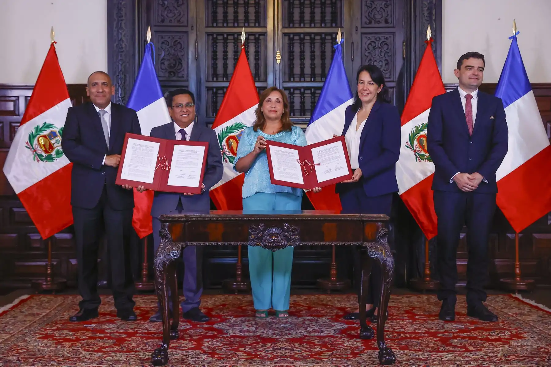 Suscripción de la adenda al contrato de Estado a Estado para la Gestión del Proyecto del Hospital Regional “Manuel Núñez Butron”, de Puno. Foto: ANDINA/Prensa Presidencia