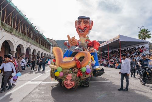 La plaza de Armas de Huamanga fue el escenario donde se realizó la quema del Ño Carnavalón. Una actividad, en la que participaron miles de pobladores y turistas, con el  se puso fin al Carnaval Ayacuchano. ANDINA/Difusión