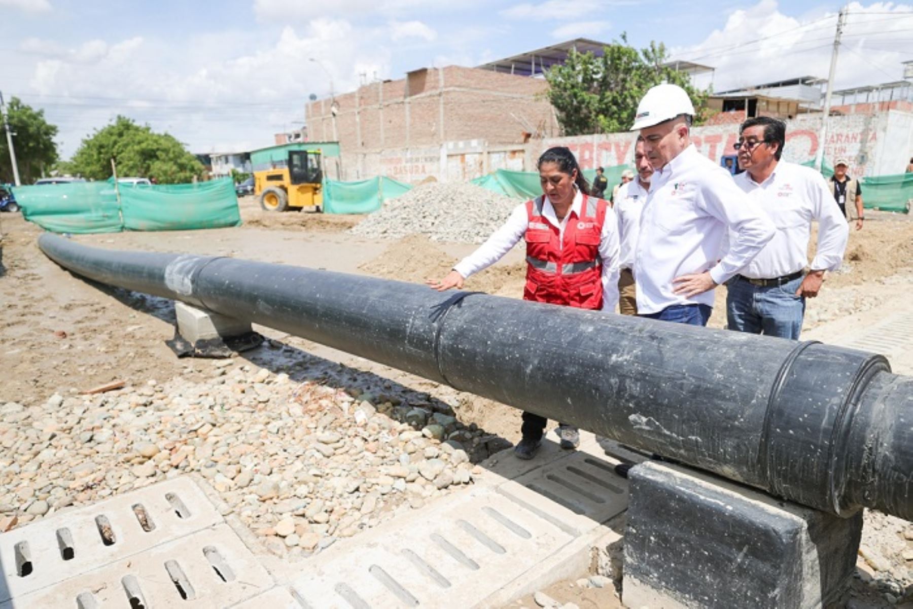 Ministro de Vivienda, Construcción y Saneamiento, Durich Whittembury, se encargó personalmnete de la supervisión.