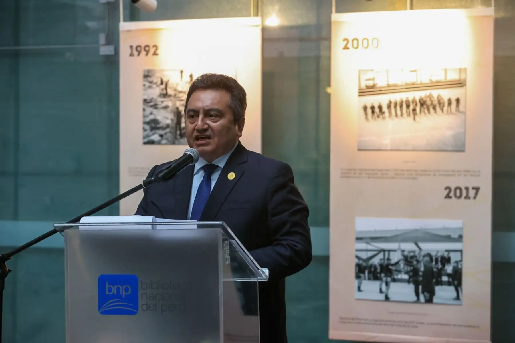 Exposición de galería fotográfica de cárceles peruanas denominada: “Memoria Penitenciaria, construyendo nuestro legado” organizada por el INPE, encabezada por Javier Llaque y en la que participó el director de medios periodísticos de Editora Perú, Félix Paz. Las fotografías expuestas en gran parte de la muestra pertenecen al archivo histórico del diario El Peruano.

Foto: ANDINA/Juan Carlos Guzmán Negrini