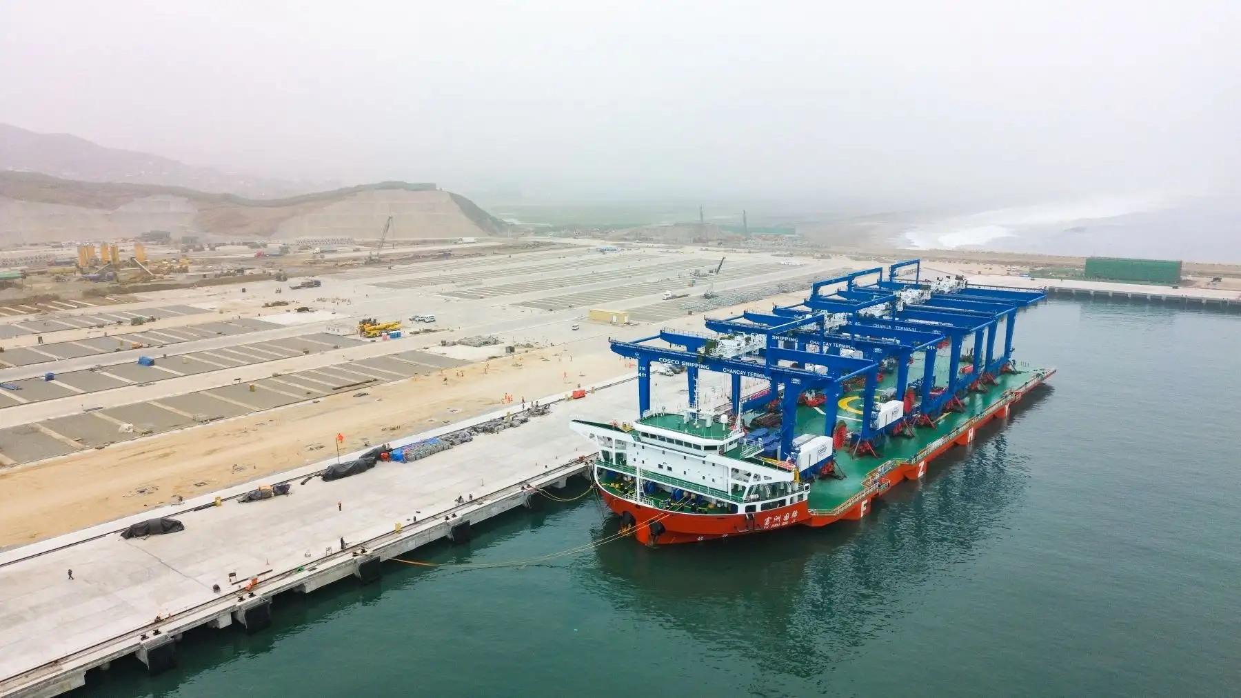 A tres meses de su inauguración del Terminal Portuario Multipropósito de Chancay, el premier Gustavo Adrianzén destacó que el megapuerto ya posiciona al Perú como el ‘hub’ más importante del Pacífico Sur . Foto: ANDINA/PCM