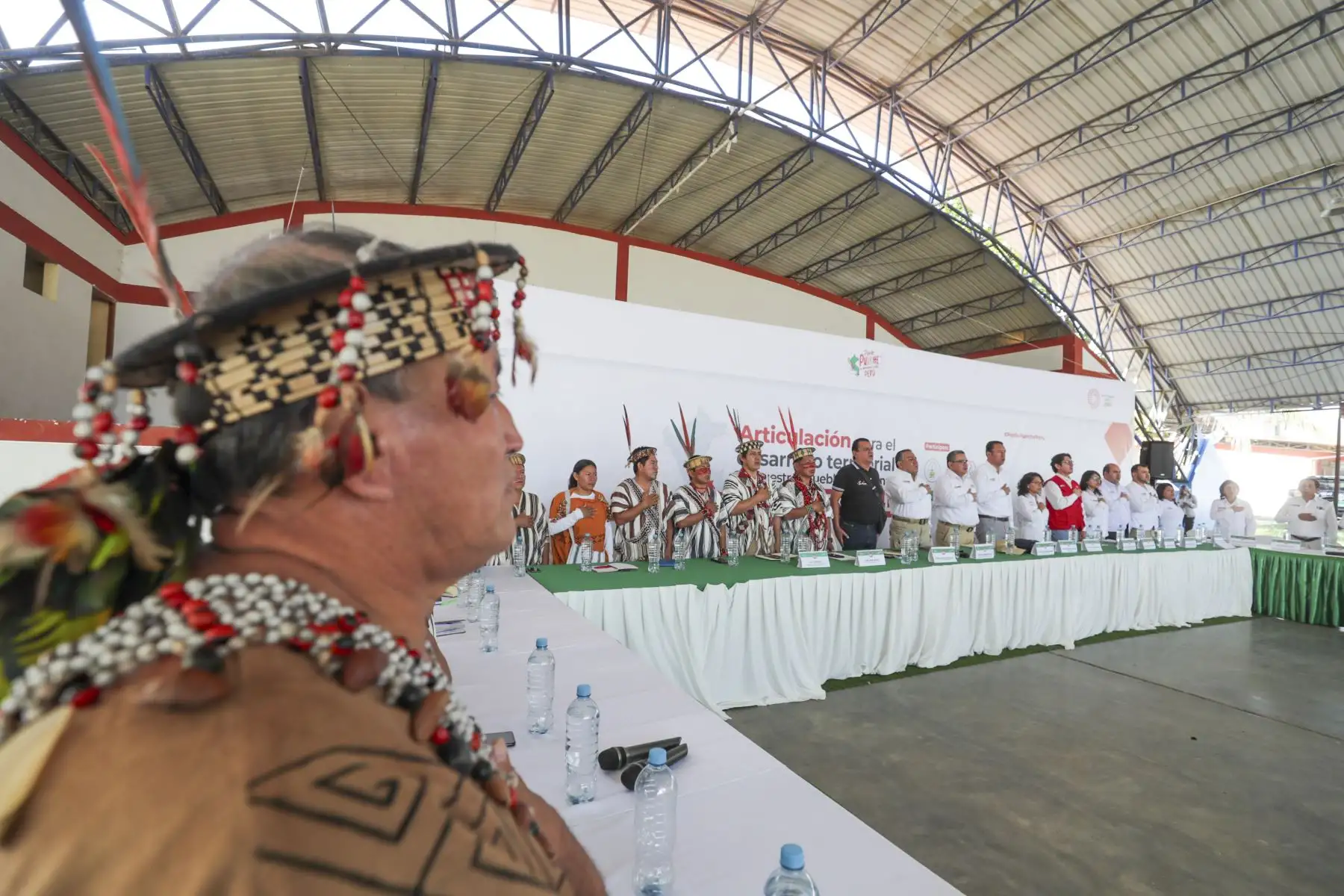 El premier Gustavo Adrianzén afirmó en Satipo que el Gobierno nacional trabaja intensamente por la seguridad de los pueblos originarios y de las comunidades altoandinas y amazónicas, y para lograr el desarrollo sostenible de sus territorios. Foto: ANDINA/PCM