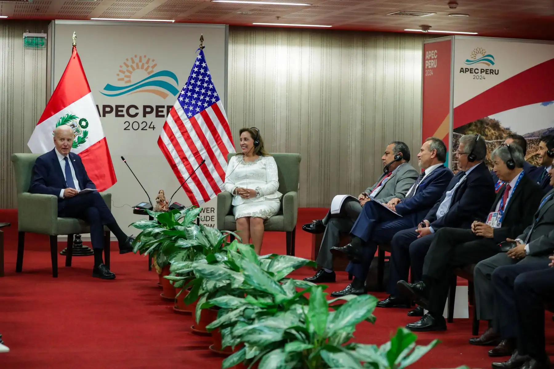 El jefe del Gabinete Ministerial, Gustavo Adrianzén, participó en varias reuniones bilaterales durante el Foro APEC 2024, realizado en Lima. El premier calificó al evento como un hito en la política exterior peruana que generará oportunidades para todos los ciudadanos. Foto: ANDINA/PCM