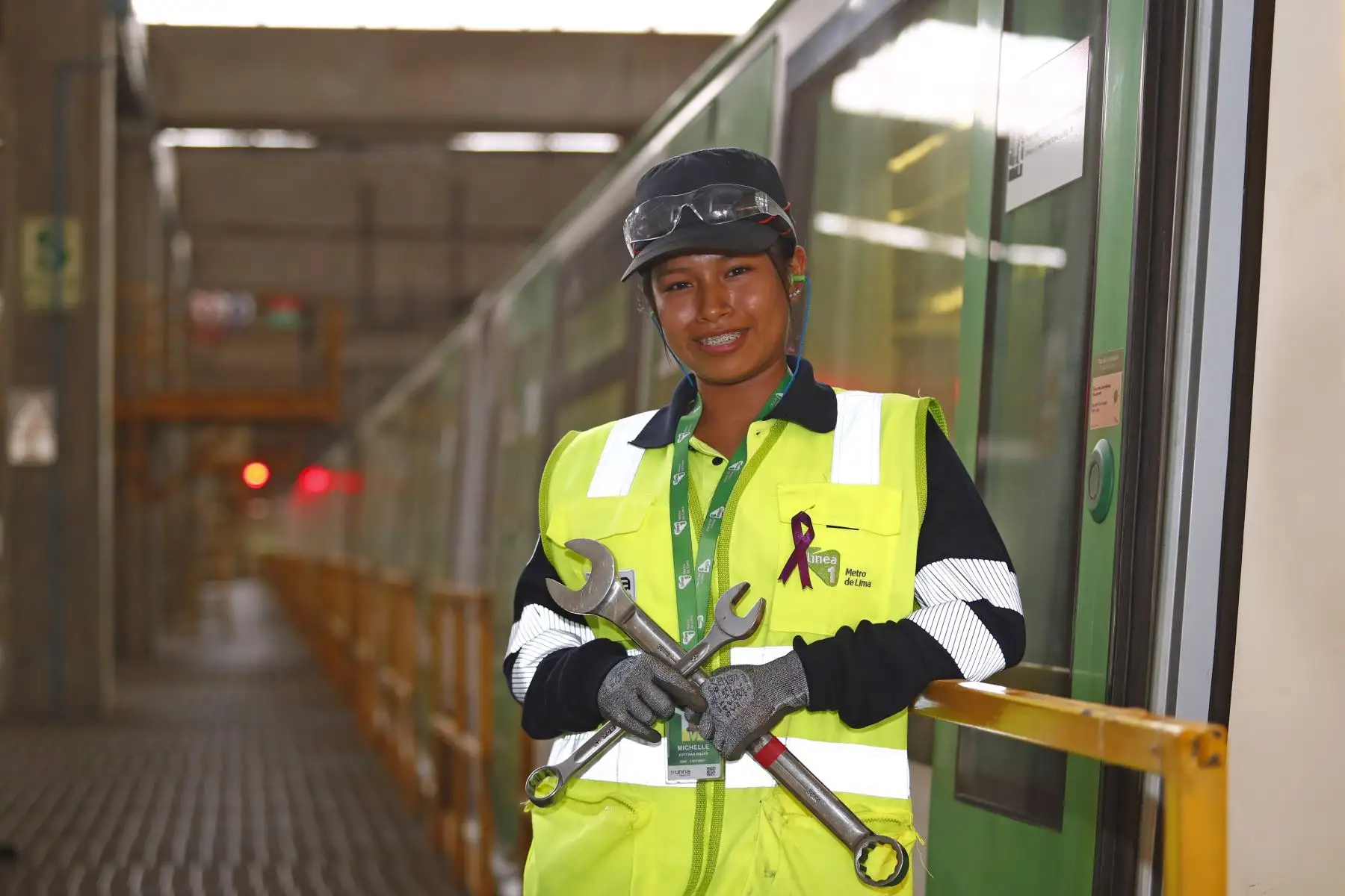 Michelle Esteban Rojas es una joven peruana que se desempeña como mecánica de trenes en el patio taller de la Línea 1 del Metro de Lima, ubicado en Villa El Salvador, destacando por su buena labor profesional en el marco de las celebraciones por el Día Internacional de la Mujer. Foto: ANDINA/Daniel Bracamonte