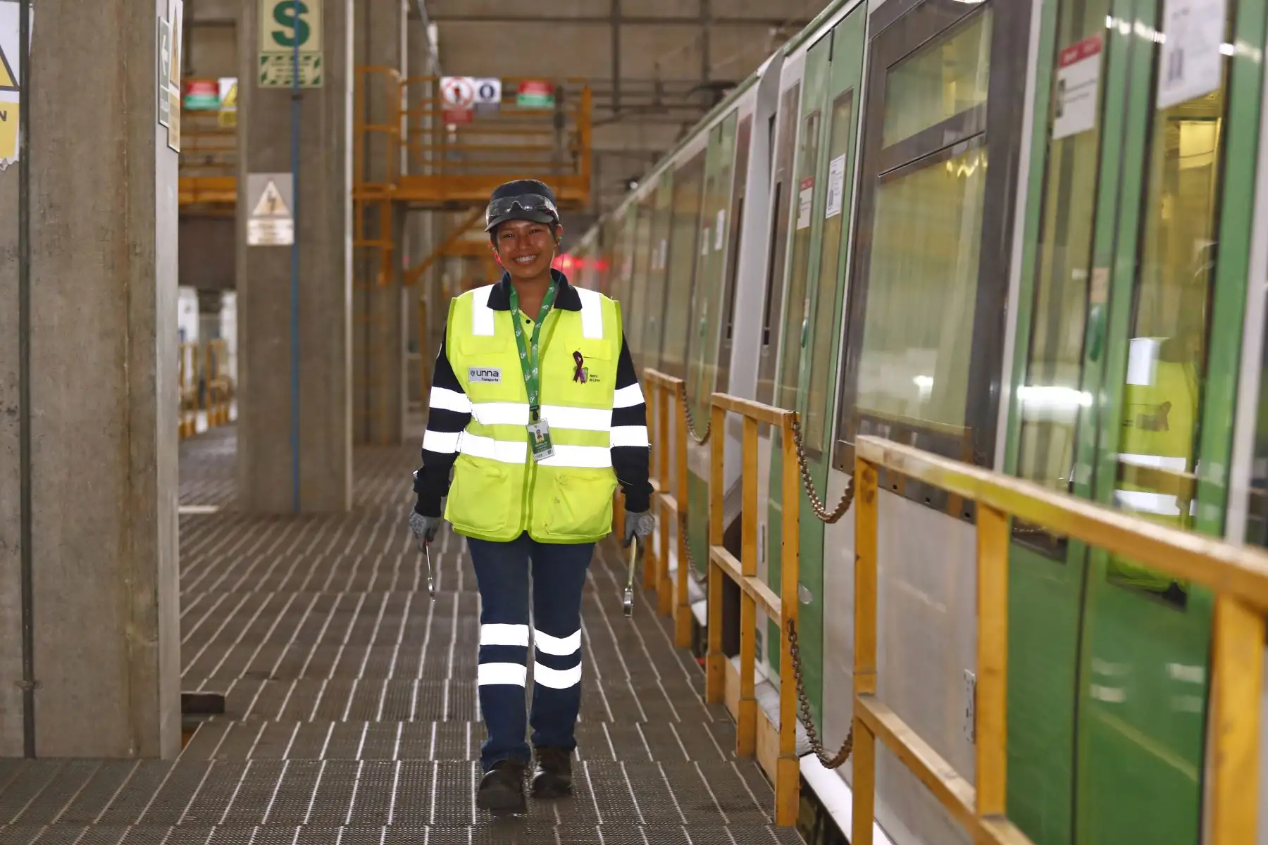 Michelle Esteban Rojas es una joven peruana que se desempeña como mecánica de trenes en el patio taller de la Línea 1 del Metro de Lima, ubicado en Villa El Salvador, destacando por su buena labor profesional en el marco de las celebraciones por el Día Internacional de la Mujer. Foto: ANDINA/Daniel Bracamonte