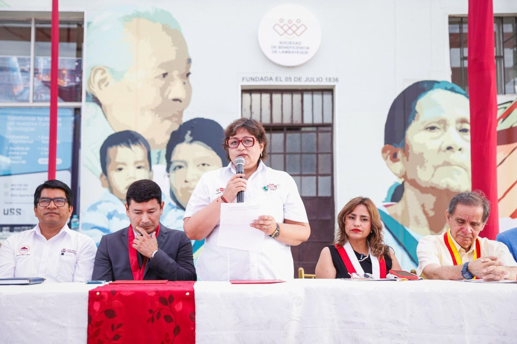 “Las mujeres son responsables y comprometidas en la gestión de sus negocios, pero enfrentan barreras que debemos derribar”, enfatizó la ministra de la Mujer. Foto: MIMP