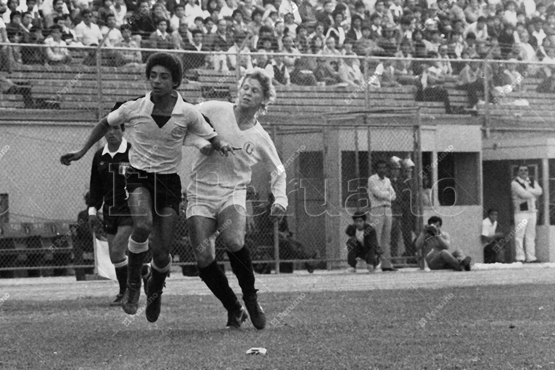 Lima - 15 julio 1984 / La figura.  Juan Carlos Cabanillas condujo al Sport Boys que en gran partido venció 2-1 a Universitario de Deportes en el clásico Lima-Callao. Boys es favorito para ganar el título.  Foto: Archivo Histórico de El Peruano / Rómulo Luján