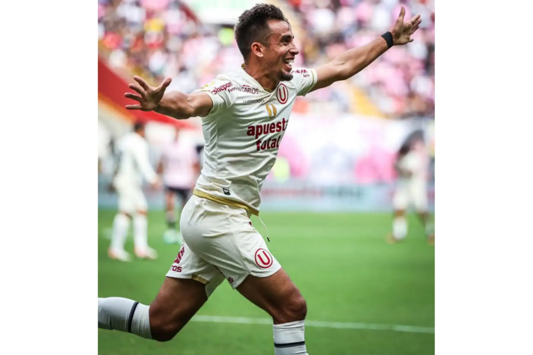 Universitario juega ante Sport Boys por la fecha 5 del Torneo Apertura 2025 de la Liga1 Te Apuesto, en el estadio Nacional de Lima. En la imagen, Martín Pérez Guedes celebra su gol.
Foto: Universitario