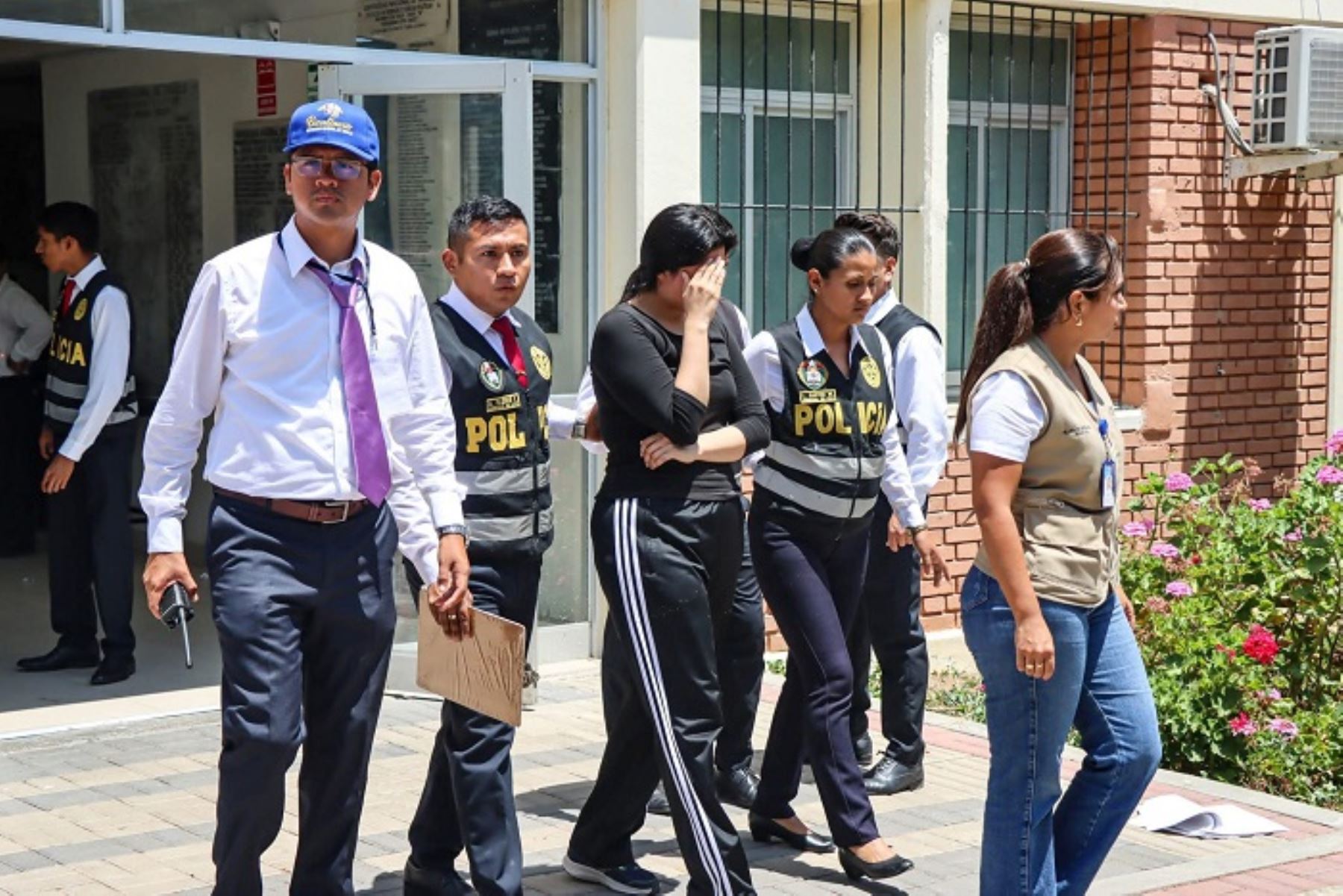 El rector de la UNT, Carlos Vásquez Boyer, condenó enérgicamente este tipo de prácticas ilegales, reiterando el compromiso de la universidad de mantener la integridad de los procesos de admisión.