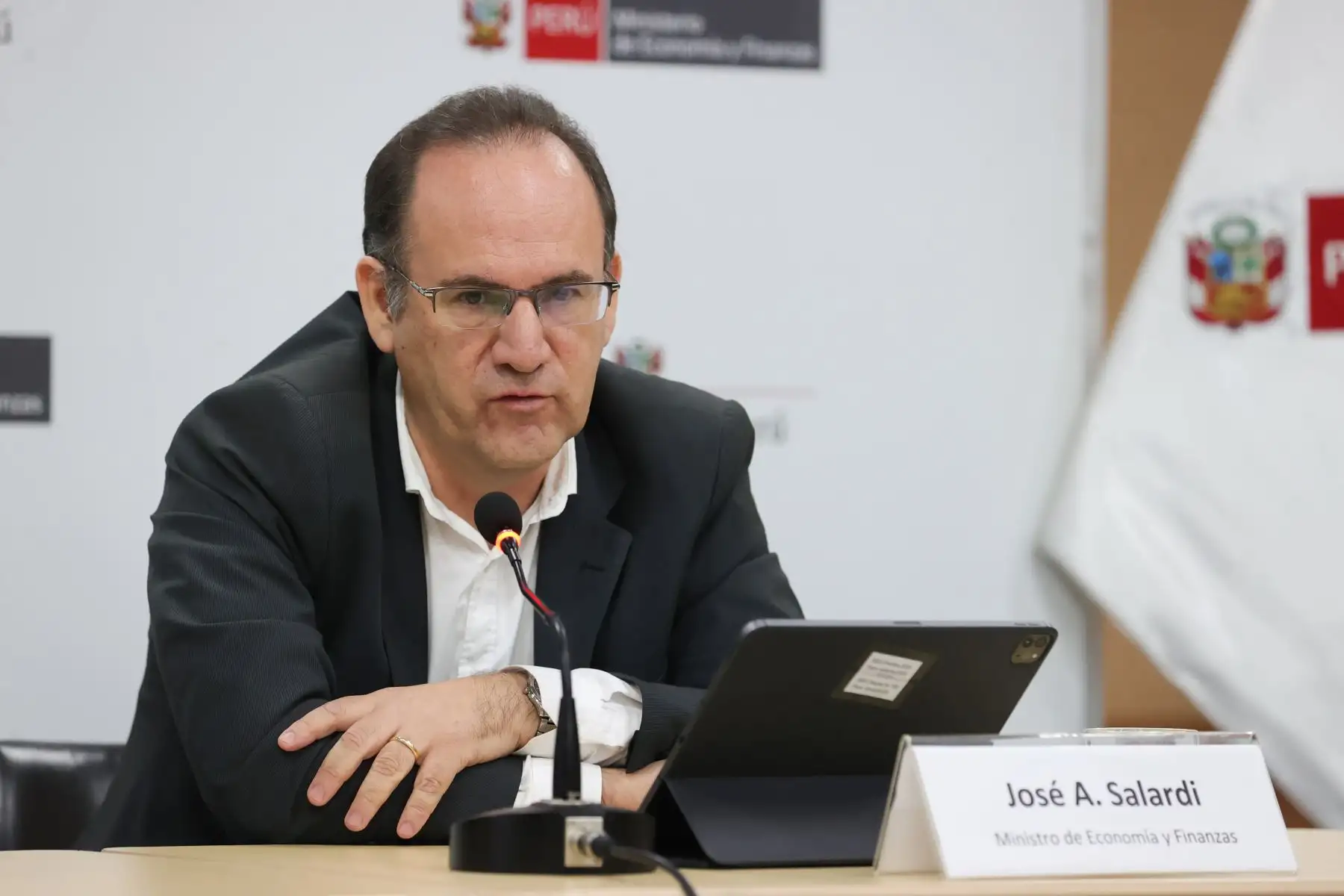 Conferencia de prensa ministro de Economía José Salardi y Director Ejecutivo de Proinversión, Luis Del Carpio. Foto: ANDINA/Melina Mejía