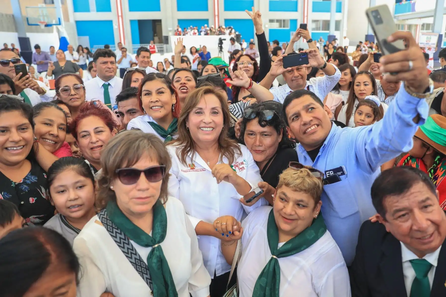 La presidenta de la república, Dina Boluarte, participa en la ceremonia de inauguración de la Escuela Bicentenario I.E. N.° 2100 Juan Velasco Alvarado, que brindará educación de calidad a más de 1060 estudiantes de educación primaria. Foto: ANDINA/Prensa Presidencia