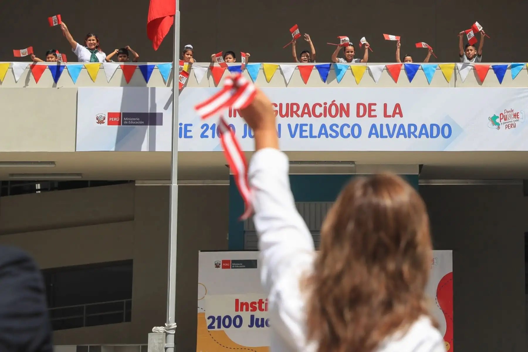La presidenta de la república, Dina Boluarte, participa en la ceremonia de inauguración de la Escuela Bicentenario I.E. N.° 2100 Juan Velasco Alvarado, que brindará educación de calidad a más de 1060 estudiantes de educación primaria. Foto: ANDINA/Prensa Presidencia