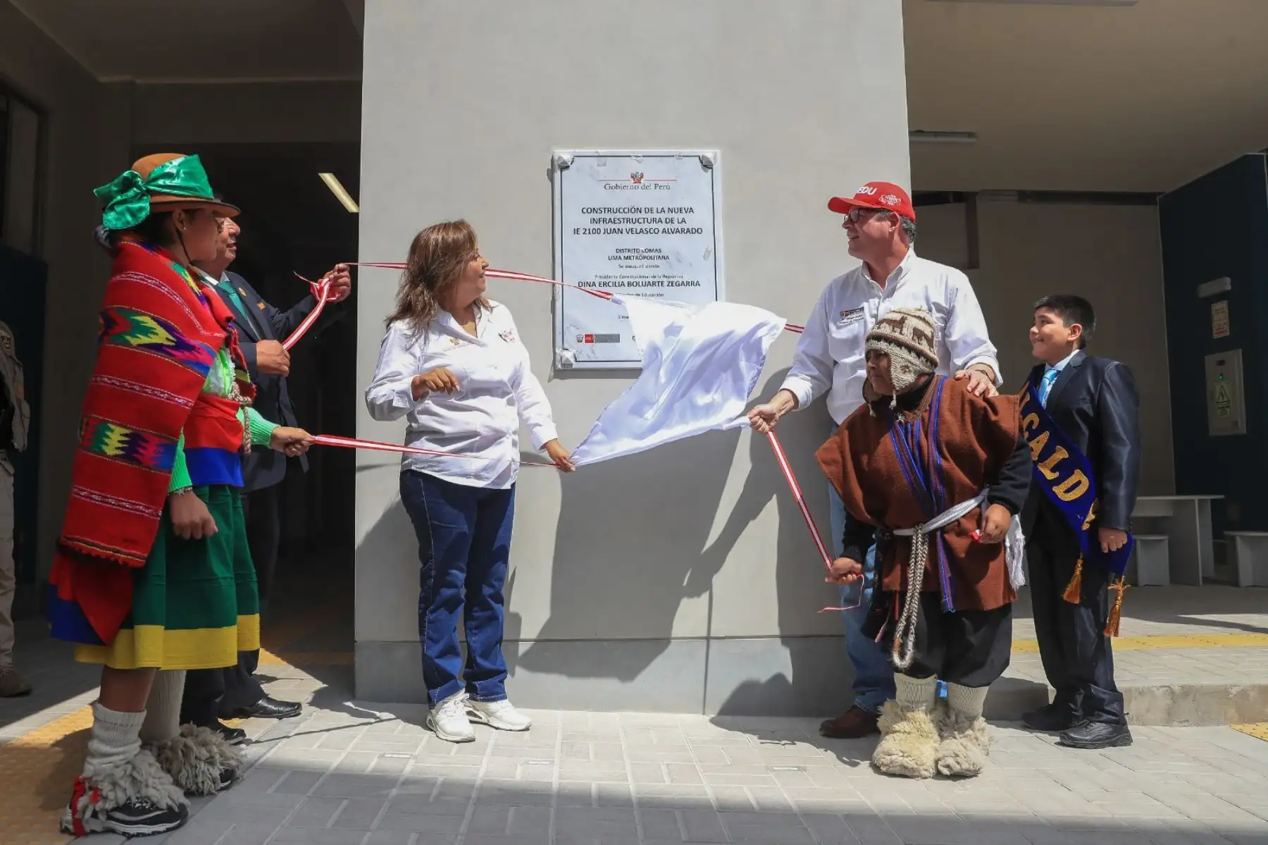 La presidenta de la república, Dina Boluarte, participa en la ceremonia de inauguración de la Escuela Bicentenario I.E. N.° 2100 Juan Velasco Alvarado, que brindará educación de calidad a más de 1060 estudiantes de educación primaria. Foto: ANDINA/Prensa Presidencia