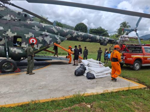 Con el apoyo de helicópteros de las Fuerzas Armadas se entregó ayuda humanitaria a los pobladores de las zonas afectadas por las lluvias intensas y eventos naturales como inundaciones y deslizamientos en la región Junín. ANDINA/Difusión