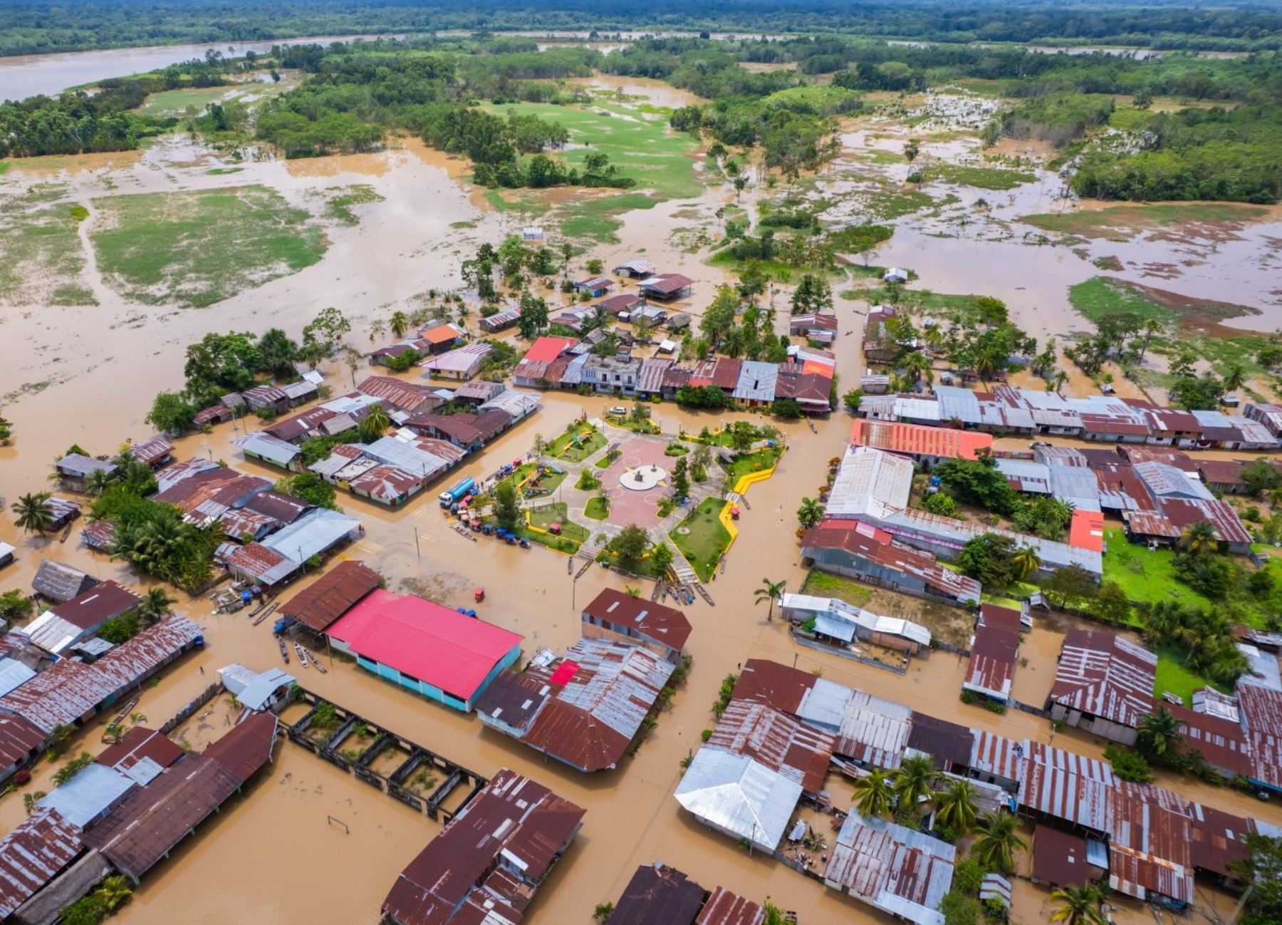 Las lluvias intensas y el desborde del río Huallaga han provocado cuantiosos daños en la región San Martín y uno de los distritos más afectados es Papaplaya. ANDINA/Difusión