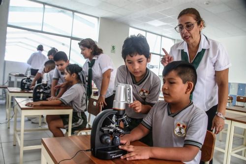 Comas: Escuela Bicentenario Juan Velasco moderniza educación con laboratorios y talleres. Foto: ANDINA/Difusión.