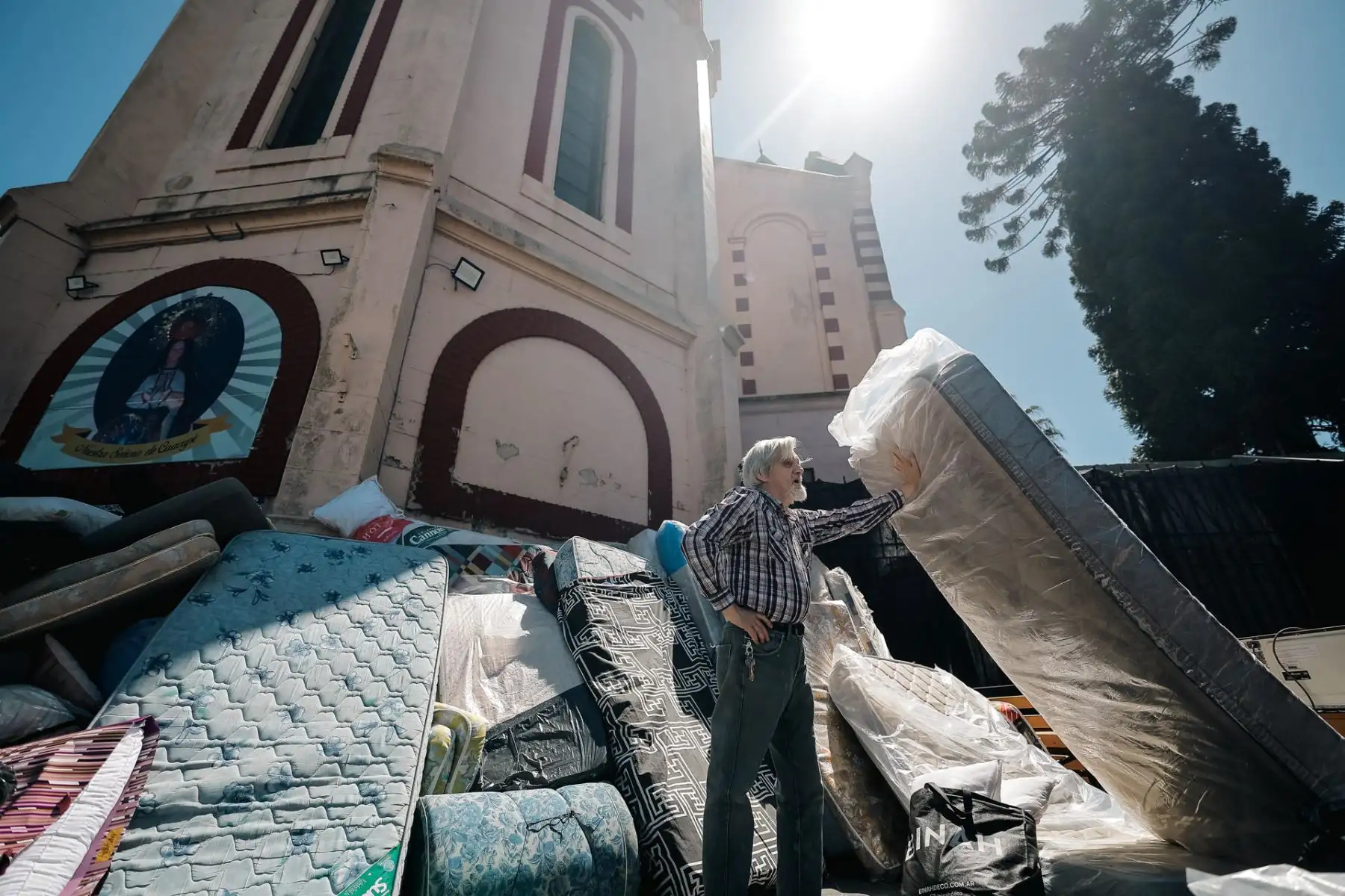 Además, todavía hay más de un centenar de desaparecidos, entre ellos dos niñas, y 1.450 evacuados, que fueron distribuidos en 13 centros de alojamiento. Foto: EFE
