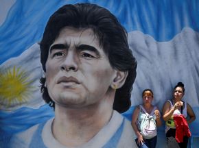 Familiares y seguidores del ídolo Diego Armando Maradona siguen esperando justicia. Foto: AFP