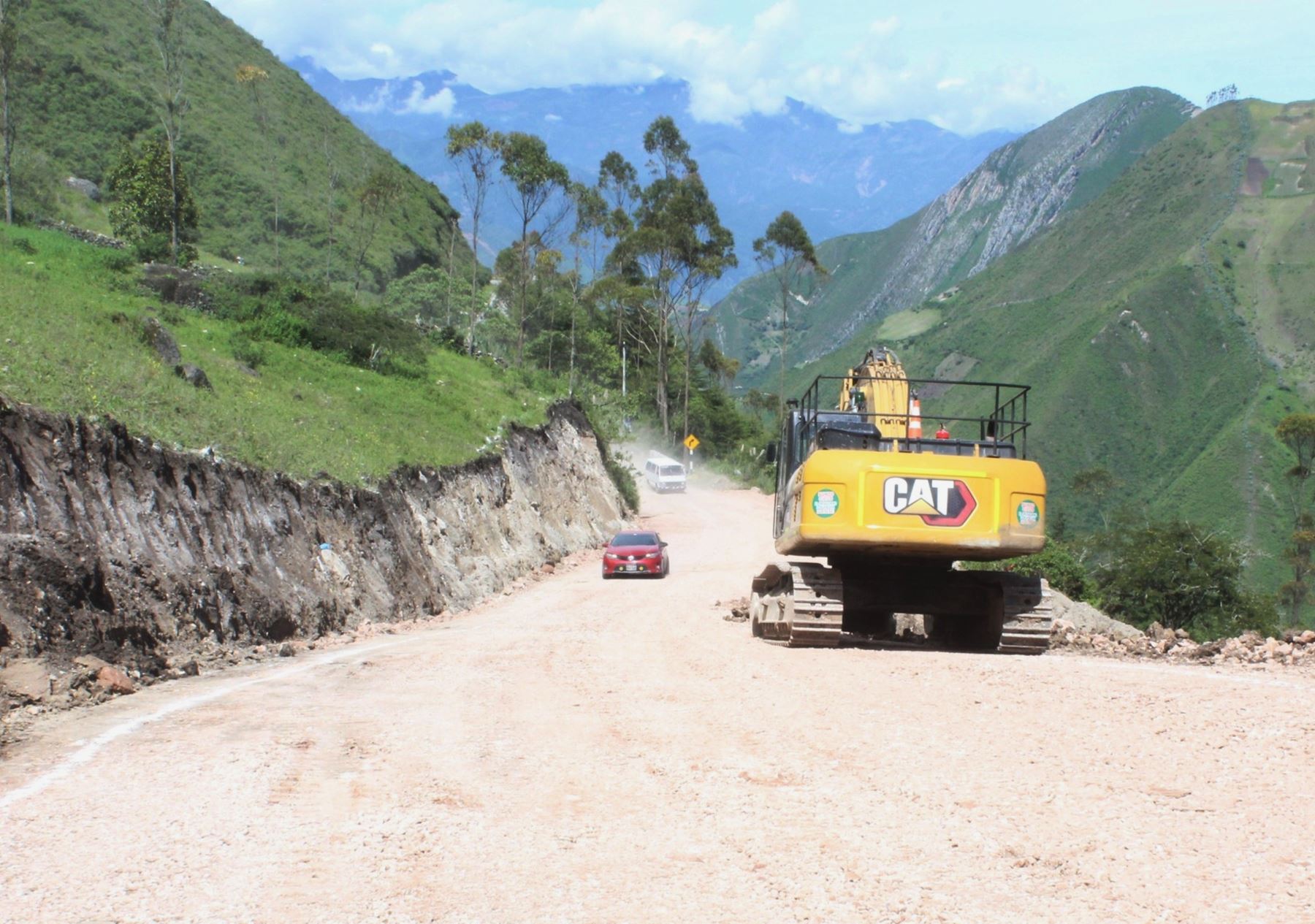 Después de 10 días de estar cerrada, fue reabierto el tránsito en la carretera a Cajamarca tras ser afectada por deslizamientos. Por ahora solo se permite el paso restringido de vehículos menores. ANDINA/Difusión