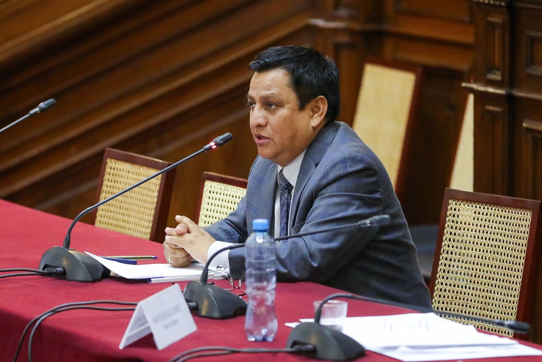 El ministro de Salud, César Vásquez, se presentó hoy ante la Comisión de Presupuesto y Cuenta General de la República del Congreso. Foto: ANDINA/Difusión.