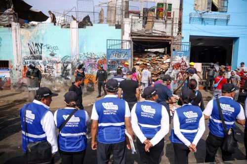 La Victoria: clausuran 9 locales informales que acopiaban objetos inflamables. Foto: ANDINA/Difusión.