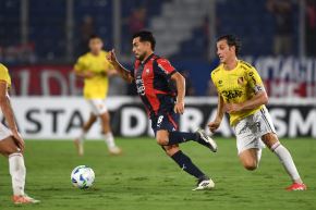 Melgar de Arequipa, con camisetas amarillas, cayó en Asunción ante Cerro Porteño. Foto: AFP