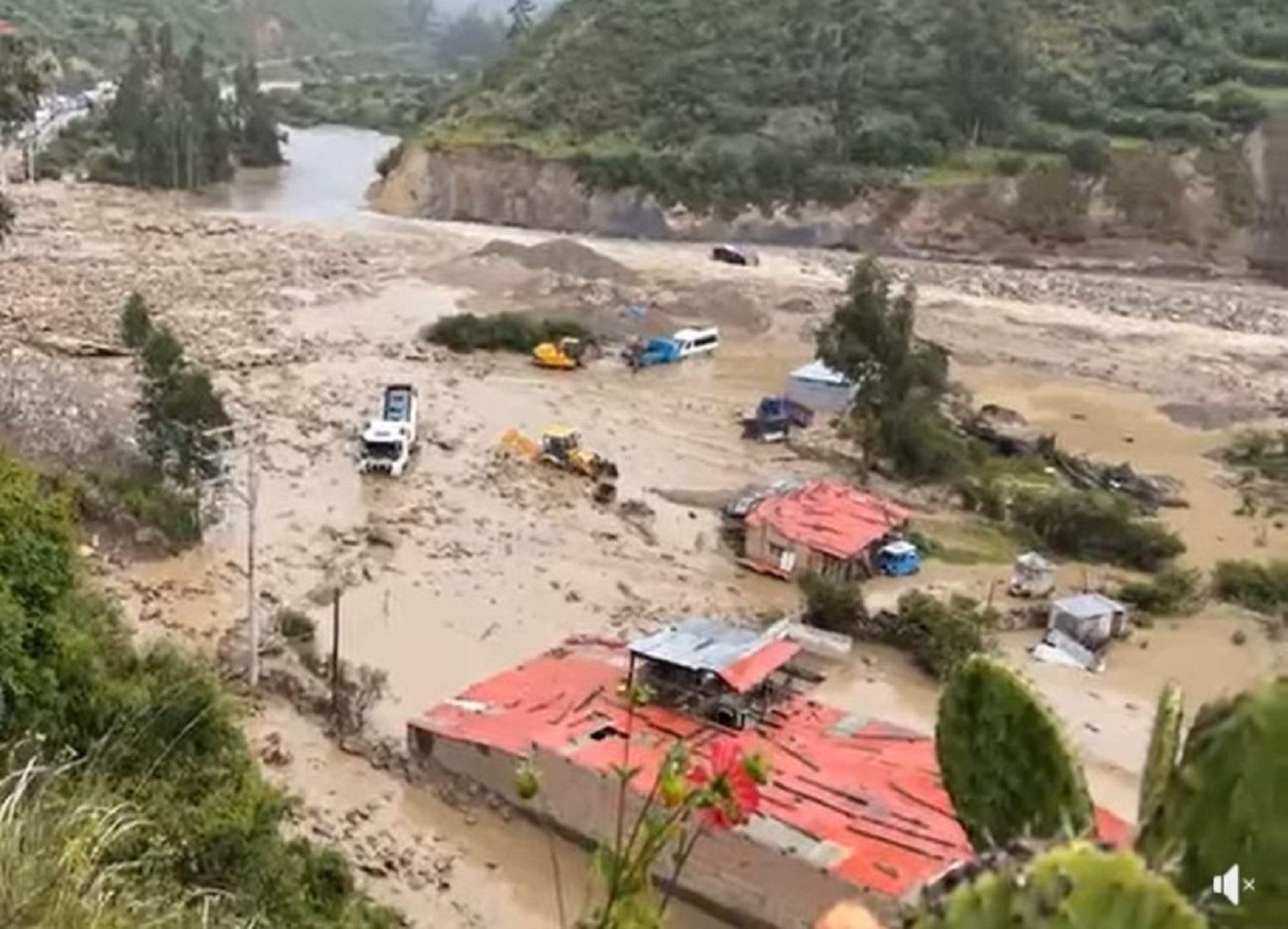 Al menos una persona fallecida y varias desaparecidas dejó un devastador huaico que se registró en la tarde de ayer en el distrito de Chalhuanca, provincia de Aymaraes, región Apurímac  ANDINA/Difusión