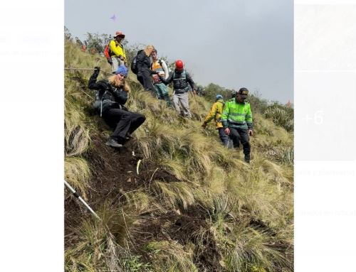 Agentes de la Unidad de Salvamento de Alta Montaña de la Policía Nacional rescataron con éxito a los 26 turistas extranjeros que se varados al pie del nevado Salkantay, en Cusco.