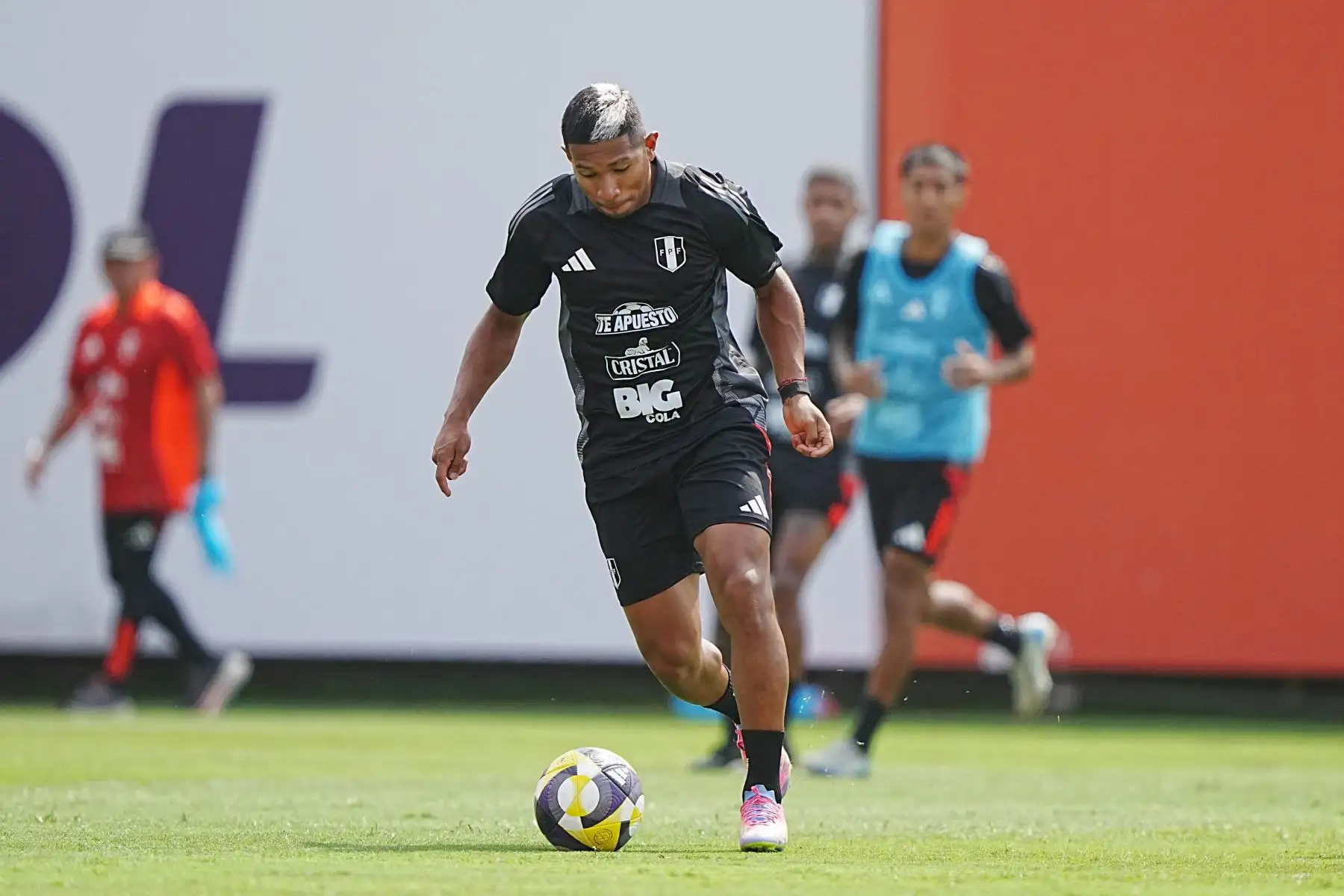 Entrenamiento de la selección peruana con mira a los próximos partidos de las Eliminatorias a la Copa Mundial de la FIFA 2026.  Foto: ANDINA/FPF