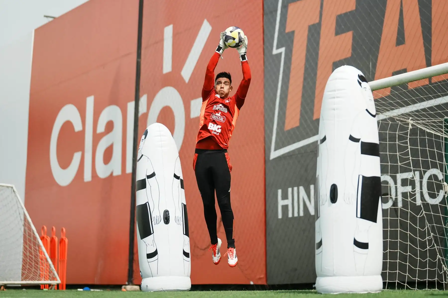 Entrenamiento de la selección peruana con mira a los próximos partidos de las Eliminatorias a la Copa Mundial de la FIFA 2026.  Foto: ANDINA/FPF