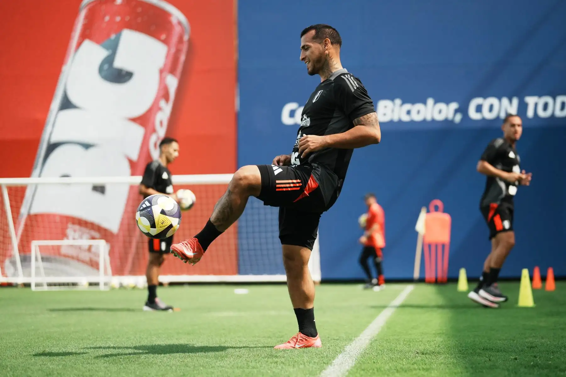 Entrenamiento de la selección peruana con mira a los próximos partidos de las Eliminatorias a la Copa Mundial de la FIFA 2026.  Foto: ANDINA/FPF