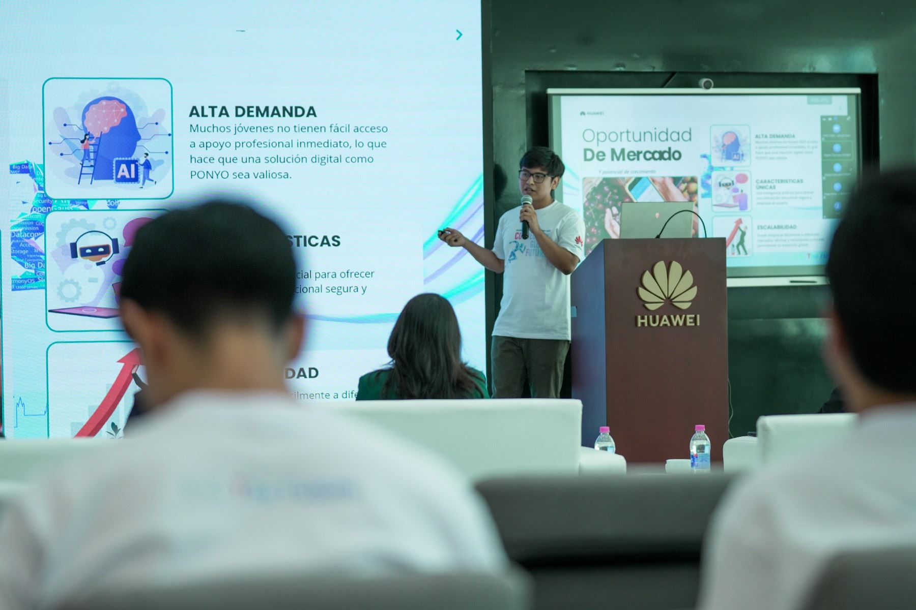 Los equipos diseñaron modelos funcionales con aplicaciones integradas para distintos sectores.   Foto: Huawei