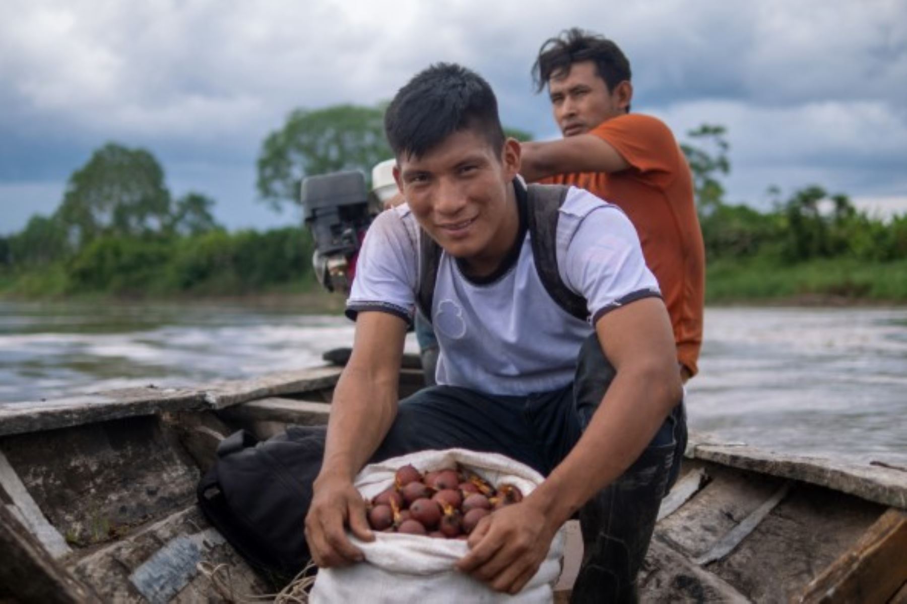 La iniciativa potenciará la economía de las comunidades locales mediante el desarrollo de bionegocios con productos nativos como el aguaje. Foto: Minam